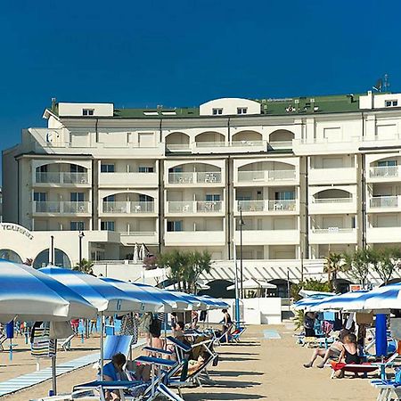 Residence A-More Ρίμινι Εξωτερικό φωτογραφία