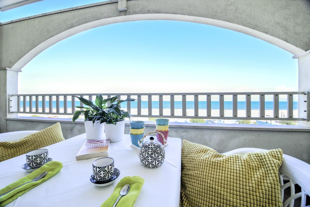 Residence A-More Ρίμινι Εξωτερικό φωτογραφία